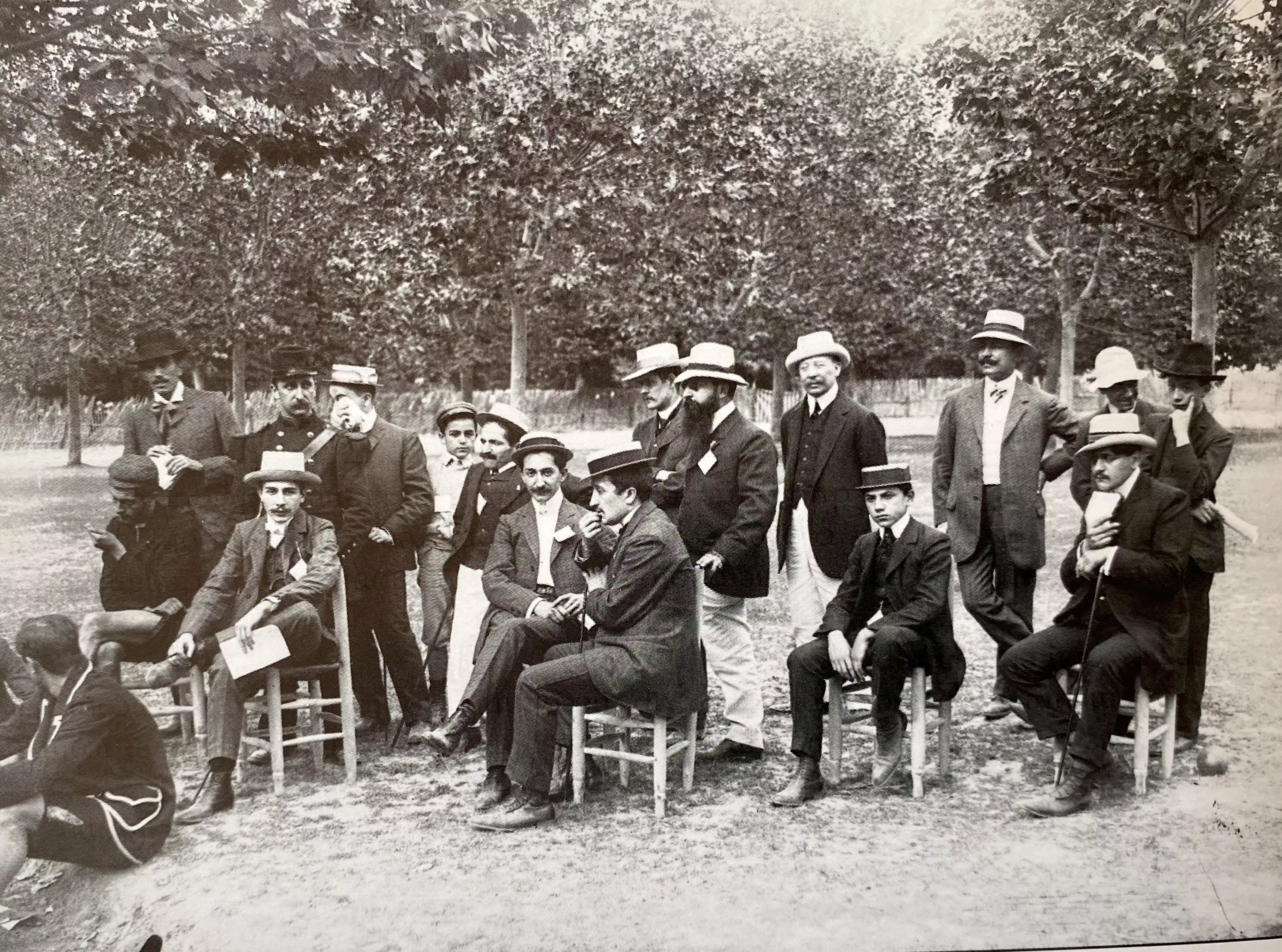 Avignon, Ile de la Barthelasse spectateurs à la fête sportive de Bagatelle 1909