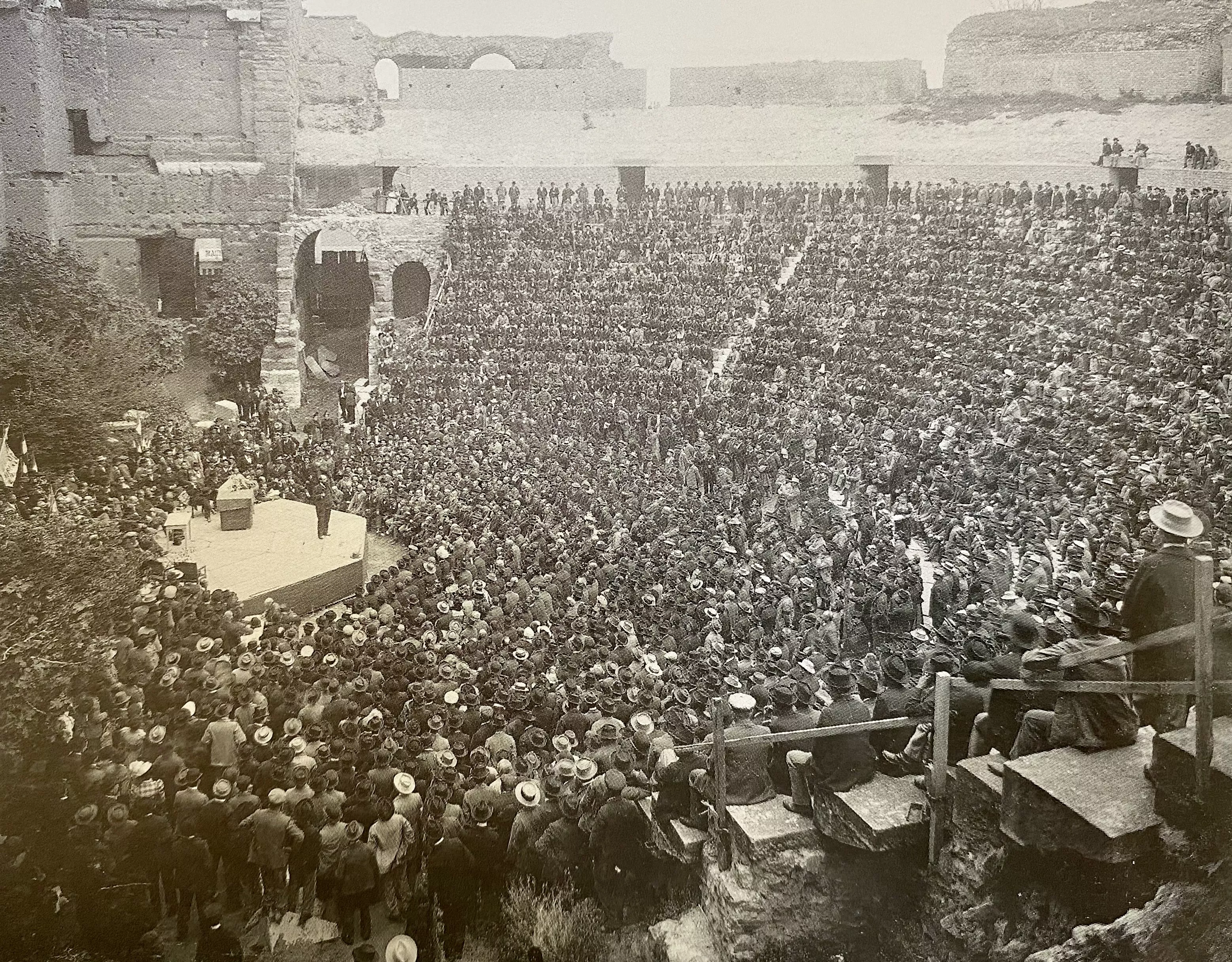 Rassemblement politique au Théâtre Antique ORANGE