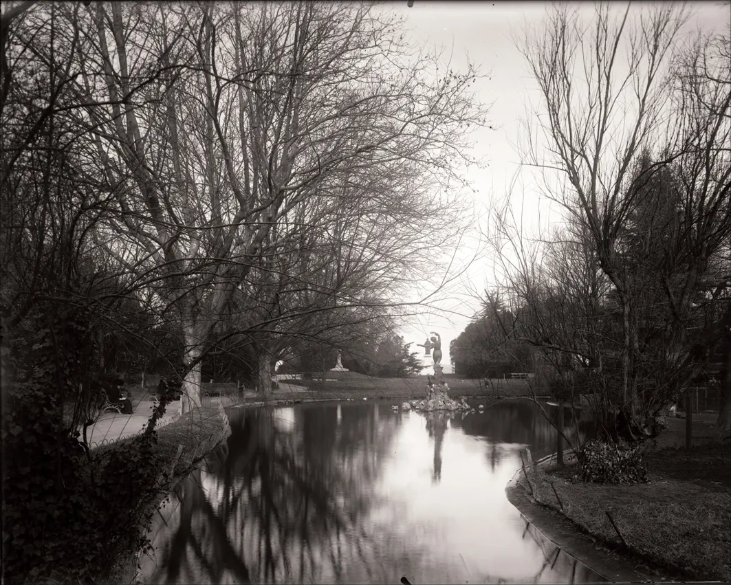  Avignon, Rocher des Doms : Bassin de la Vénus aux hirondelles